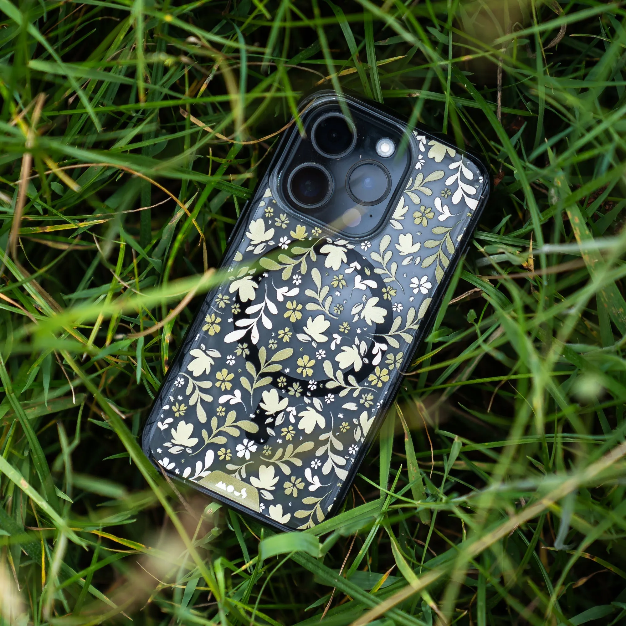 Flowers MagSafe® Compatible Printed Phone Case – Ditsy Green
