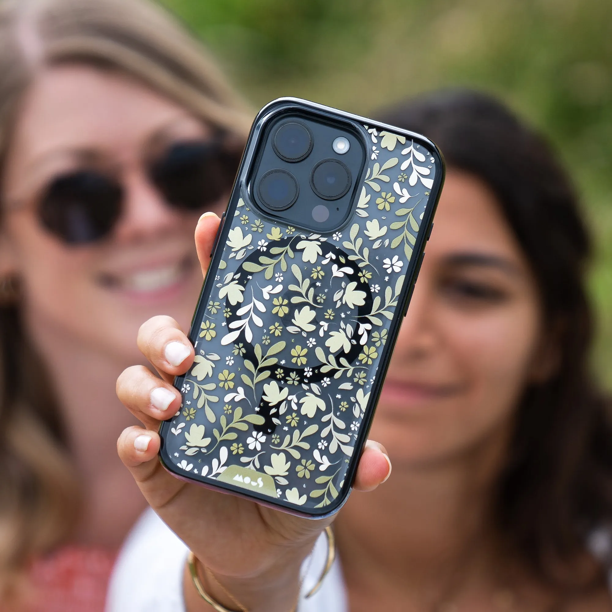 Flowers MagSafe® Compatible Printed Phone Case – Ditsy Green