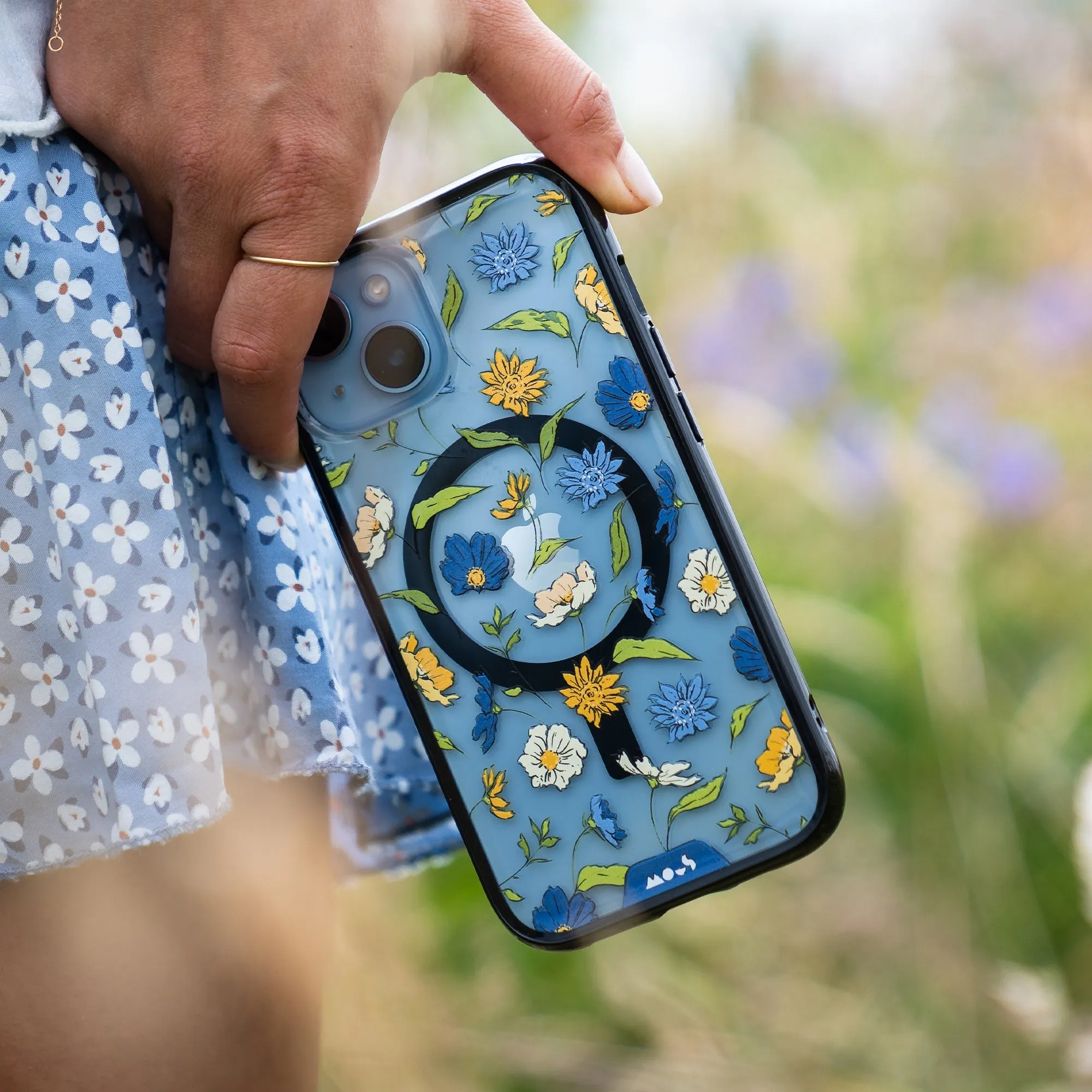Flowers MagSafe® Compatible Printed Phone Case – Floral Blue