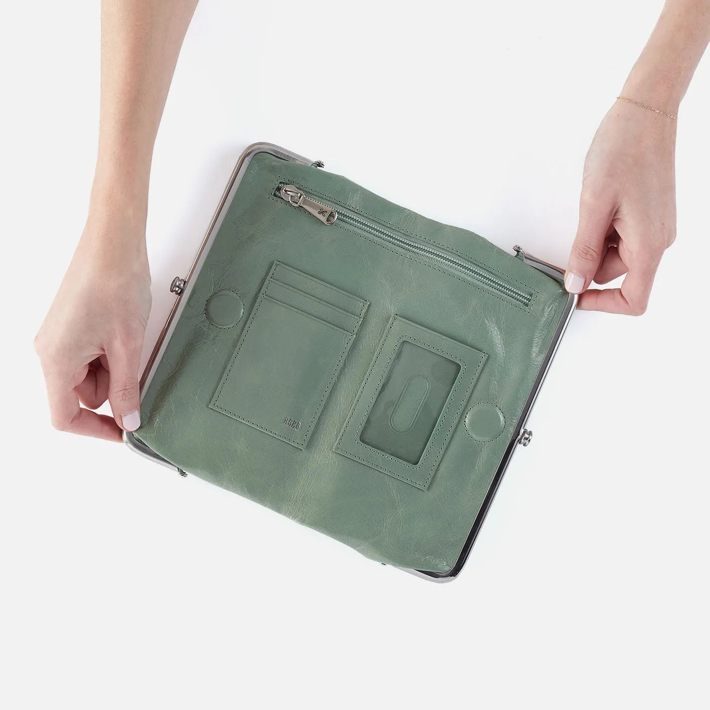 Lauren Clutch-Wallet In Polished Leather - Jade