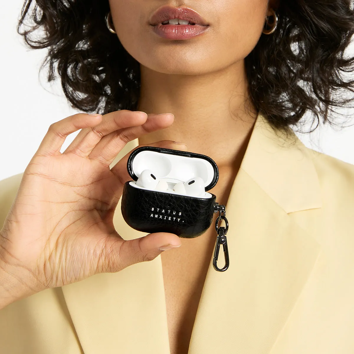 Miracle Worker Airpods Case With Clip - Black