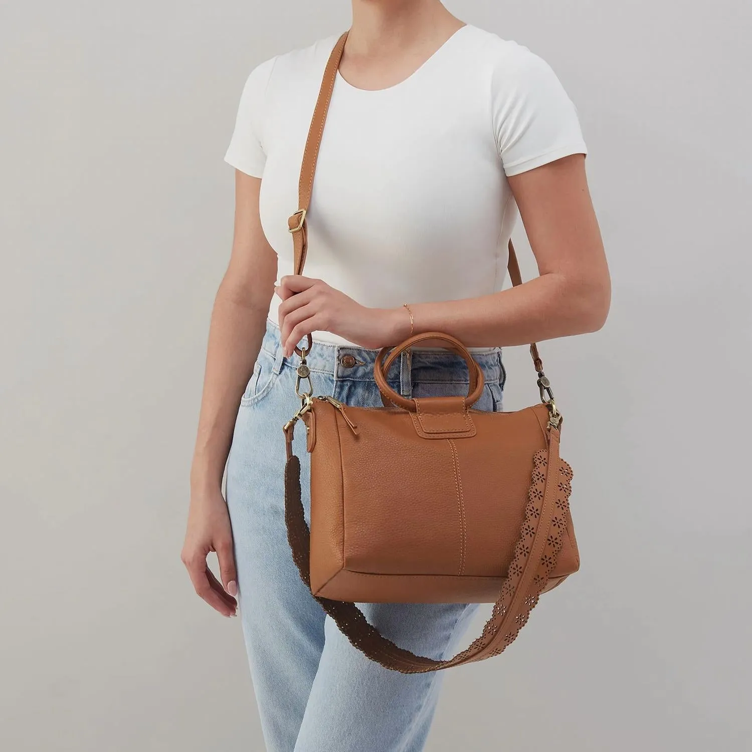 Women's Sheila Medium Satchel In Warm Honey